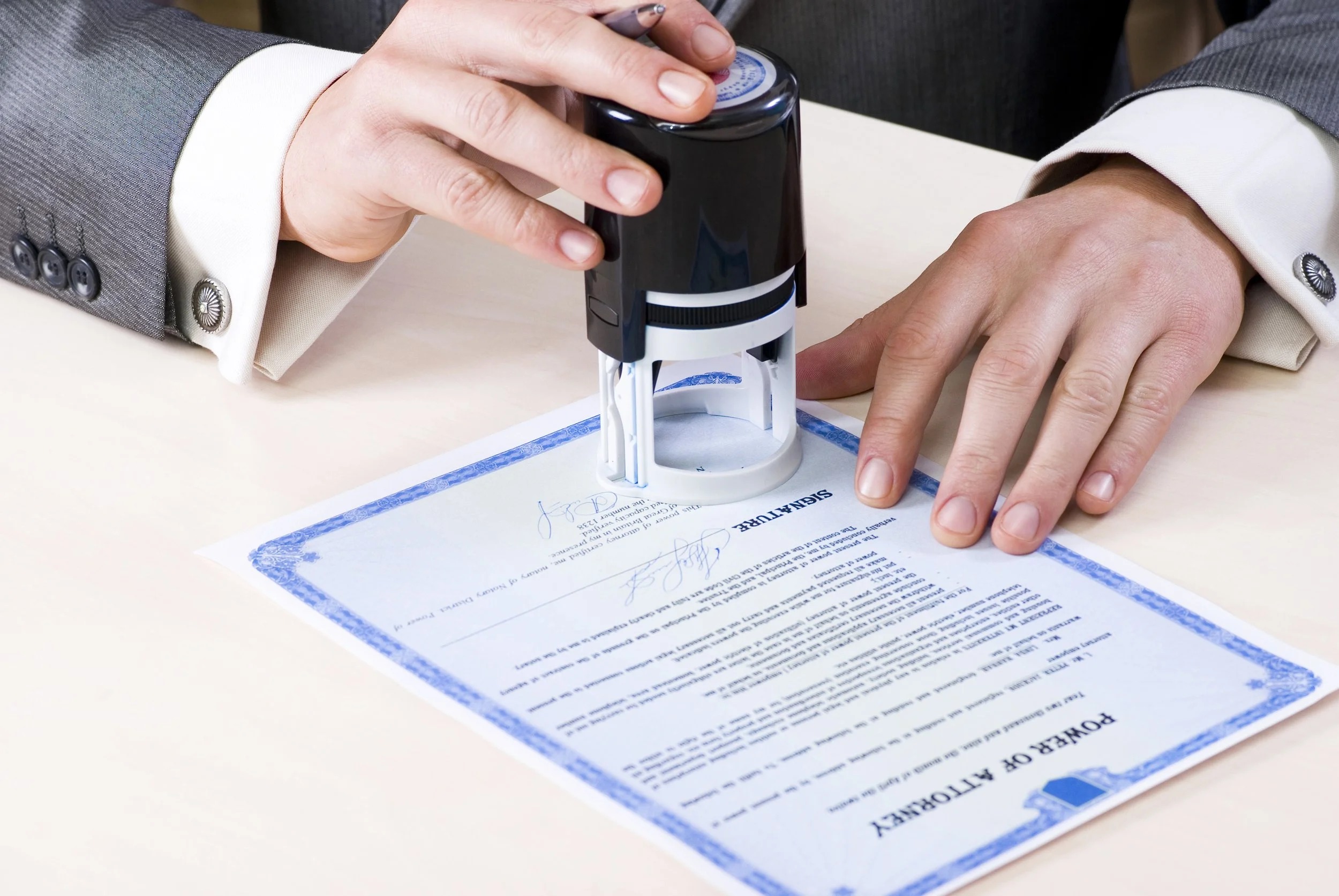 Manage Important Lending Paperwork With Mobile Notary Services for Financial Transactions